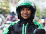 ika-dewi-sulistiani-salah-satu-driver-ojek-online-asal-surabaya.jpg