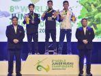 ilham-permana-kanan-saat-mendamping-airlangga-hartarto-bersama-para-juara.jpg