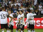 ilkay-gundogan-ke-3-dari-kiri-merayakan-golnya-dengan-skor-2-0.jpg