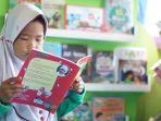 ilustrasi-anak-sedang-membaca-buku.jpg