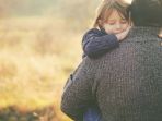 ilustrasi-ayah-dan-anak-perempuan_20180403_230030.jpg