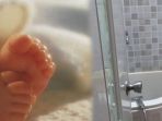 ilustrasi-bayi-meninggal-di-kamar-mandi_20181015_155251.jpg