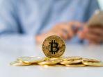 ilustrasi-berinvestasi-bitcoin-shutterstock.jpg