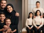 10 Prompt Gemini AI Foto Keluarga 4 Orang yang Estetik dan Bikin Momen Berkesan