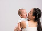 ilustrasi-gendong-bayi_20180908_051629.jpg