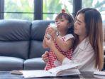 ilustrasi-ibu-memberi-susu-untuk-anak-mei-2021.jpg