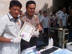 ilustrasi-ijazah-palsu_20150604_171137.jpg