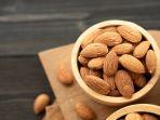 ilustrasi-kacang-almond-almond.jpg