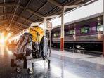 ilustrasi-koper-dan-ransel-yang-digunakan-untuk-traveling.jpg