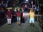 ilustrasi-lomba-menggendong-ember-dan-tampah.jpg