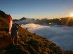 ilustrasi-mendaki-gunung2.jpg