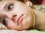 ilustrasi-mendengarkan-musik-lagu-sedih_20160108_191625.jpg