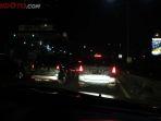 ilustrasi-mengendarai-mobil-di-malam-hari.jpg