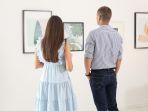 5 Ide Mix and Match Outfit Museum Date dengan Cincin Berlian, Bikin Kamu Tampil Artsy!
