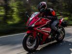ilustrasi-naik-motor-9.jpg