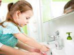 ilustrasi-orang-tua-dan-anak-cuci-tangan-shutterstock.jpg