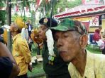ilustrasi-para-veteran-memulai-lomba-makan-kerupuk-dalam-peringatan-hut-ri-ke-70_20180803_111152.jpg