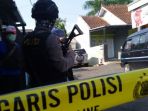 ilustrasi-penggeledahan-rumah-teroris_20180624_152245.jpg