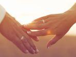 ilustrasi-perhiasan-berlian-cincin-untuk-merayakan-hari-jadi-shutterstock.jpg
