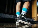 ilustrasi-sepatu-kotor-dan-basah.jpg