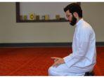 ilustrasi-sholat-nisfu-syaban.jpg