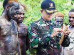 ilustrasi-tangis-haru-warga-nduga-papua-di-pelukan-anggota-tni.jpg