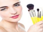 ilustrasi-tata-rias-make-up-wajah_20160410_214838.jpg