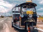 ilustrasi-tuk-tuk-transportasi-lokal-di-thailand.jpg