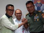 imam-naharawi-bersalaman-dengan-ketua-perbakin-letjen-tni-joni-supriyanto.jpg