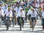 imam-nahrawi-ikutan-gowes-pesona-nusantara-2017-di-tanah-laut_20170722_180001.jpg