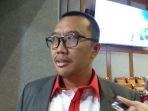 imam-nahrawi-saat-ditemui-mengikuti-rapat.jpg