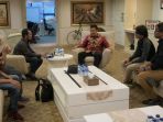 imam-nahrawi-saat-menerima-perwakilan-kag-di-kantor-kemenpora-semalam_20171003_210150.jpg