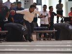 imam-nahrawi-saat-menjajal-venue-boling-di-komplek-jakabaring.jpg