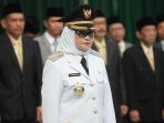 imas-aryumningsih-dilantik-sebagai-bupati-subang_20170608_233326.jpg