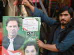 imran-khan-terlihat-di-pamflet-pemilu-pakistan-2024.jpg