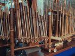 indonesiatravel-membeli-angklung-di-saung-mang-udjo-fd.jpg