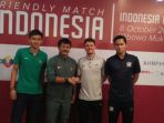 indra-sjafri-dan-pelatih-thailand-palacios_20171007_204025.jpg