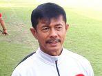 indra-sjafri-saat-ditemui-di-lapangan-c.jpg