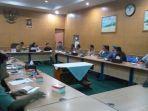 industri-suge-selasa-diruang-rapat-bupati-belitung.jpg