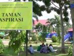 ini-rutinitas-pencari-suaka-di-taman-aspirasi_20161021_150321.jpg