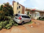 inilah-mobil-yang-hanyut-terbawa-banjir_20200102_215758.jpg