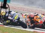 insiden-sengit-rossi-dan-marquez-di-seri-motogp-sepang-malaysia_20160313_161210.jpg