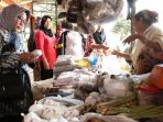inspektur-jenderal-kemendag-ri-srie-agustina-kunjungan-kerja-ke-pasar-di-kota-palembang_20170412_145024.jpg