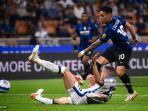 inter-milan-lautaro-martinez-kanan-berebut-bola-dengan-bek-atalanta.jpg