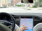 interior-mobil-listrik-tesla.jpg