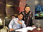 intip-rumah-mewah-aleta-molly-cicit-cut-nyak-dien-yang-ada-di-puncak.jpg