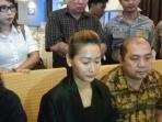 inul-memberikan-keterangan-pers-terkait-kebakaran-inul-vizta_20151028_194018.jpg