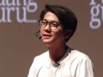 iqbaal-ramadhan-bimbing-belajar-aplikasi-smartphone_20180106_145241.jpg