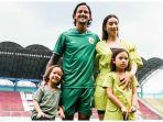 irfan-bachdim-jennifer-bachdim-kiyomi-sue-bachdim-dan-kenji-zizou-bachdim.jpg