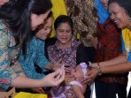 iriana-joko-widodo-kampanyekan-pekan-imunisasi-nasional_20160308_222951.jpg